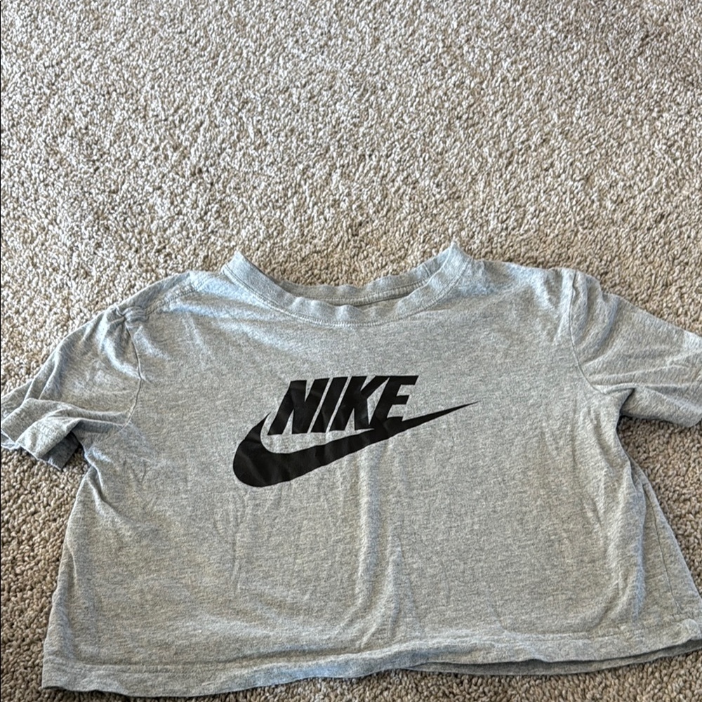 Nike Gray Cropped T-Shirt - Picture 1 of 2